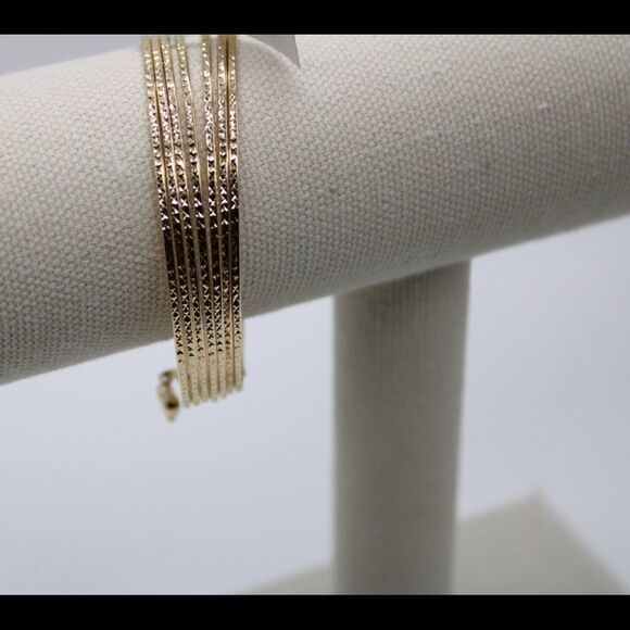 14K Gold Slip-on Set of 7 Textured Bangles - Picture 9 of 12